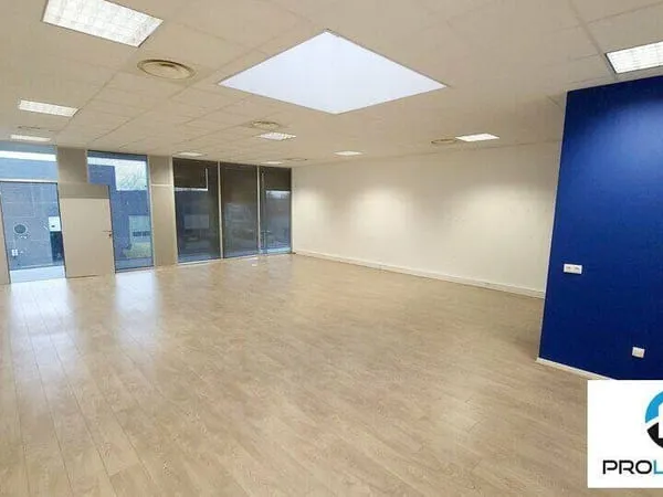 Bureau 70 m²