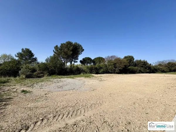 Terrain 746 m²