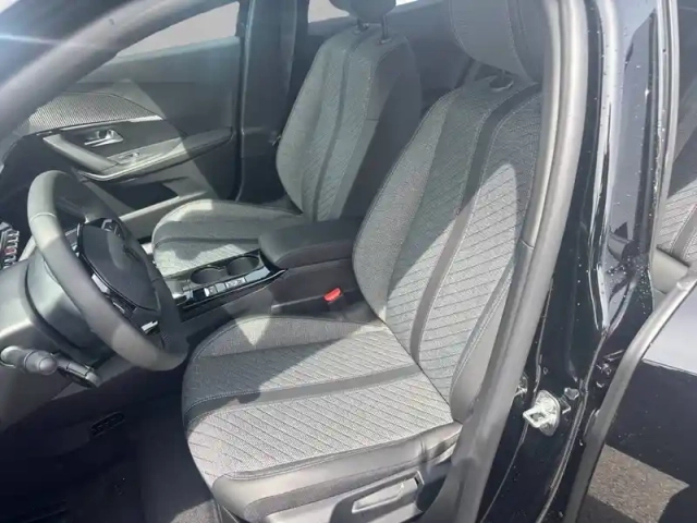 Peugeot 2008 hybrid 145 e-dcs6 — photo 11