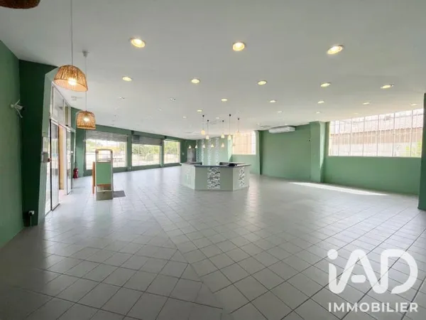 Local commercial 1 pièce 300 m²