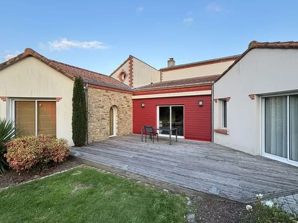 Maison 5 pièces 222 m²