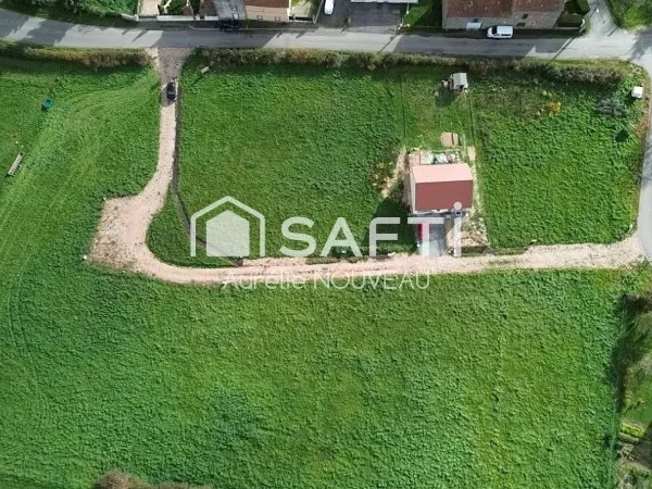 Terrain constructible et viabilisé - 970 m²