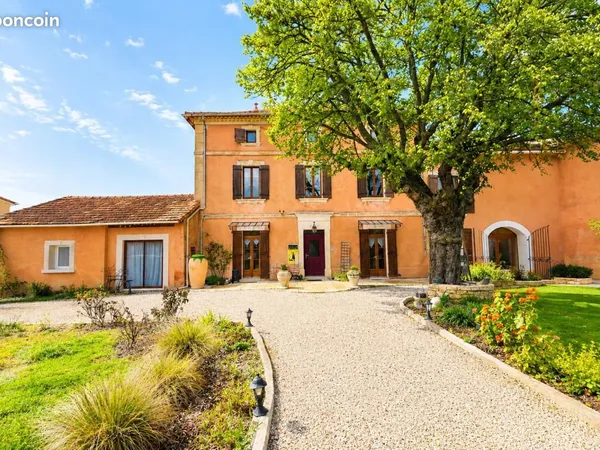 Maison 8 pièces 271 m²