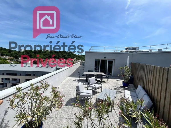 Appartement T3 avec 2 suites , de 97 m2 de superficie habitable environ moderne au 6 eme et dernier 