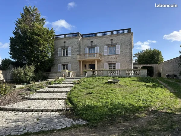 Maison 7 pièces 260 m²