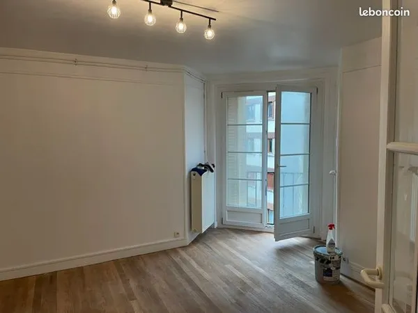 Studio Viroflay Rive Gauche (RER C, ligne N, T6)
