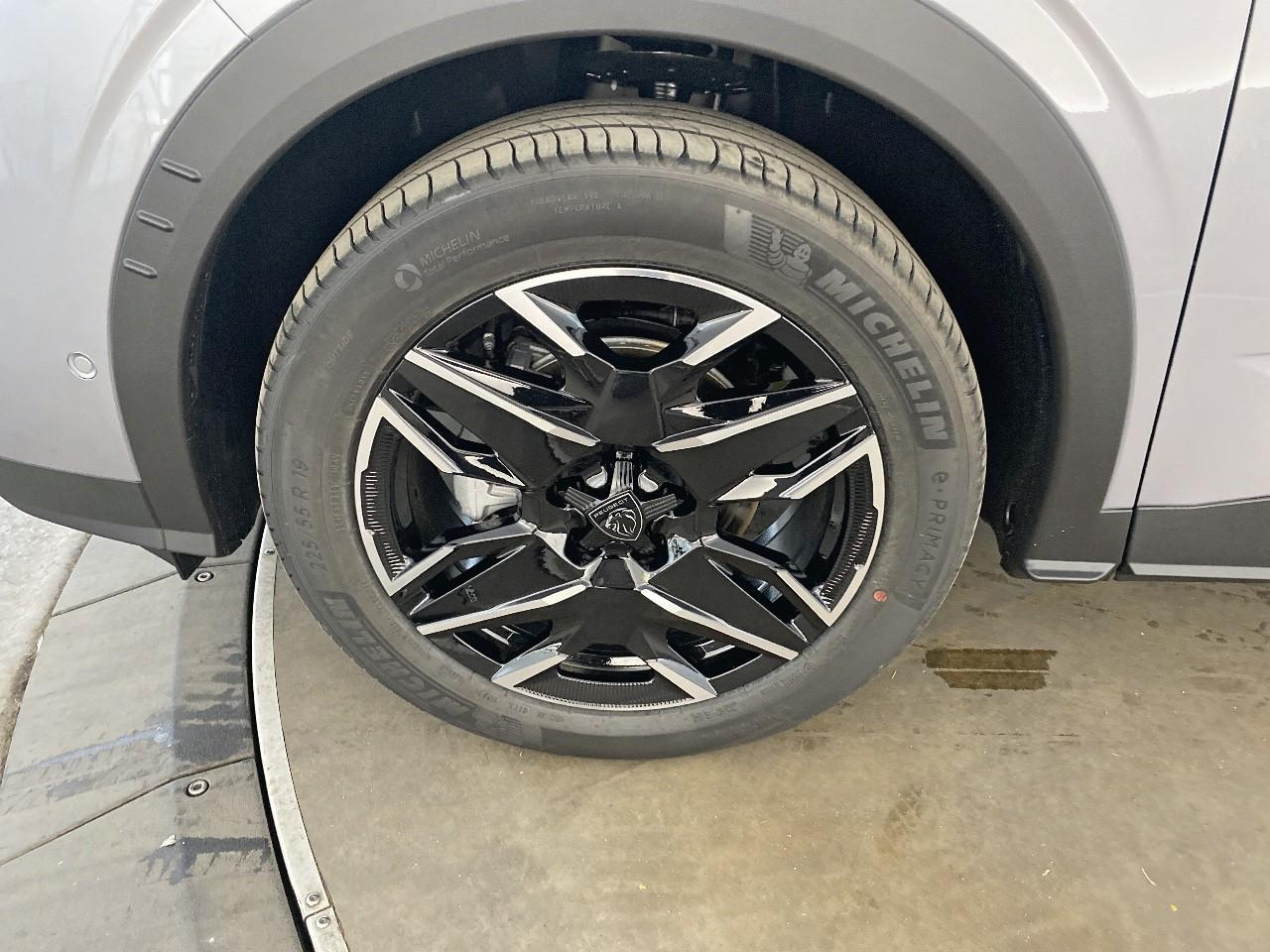 Peugeot 3008 hybrid 145 e-dcs6 gt — photo 11
