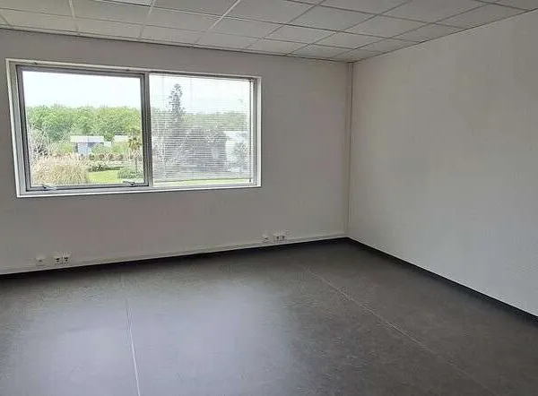 Plateau de bureaux de 81m² à louer à Lons