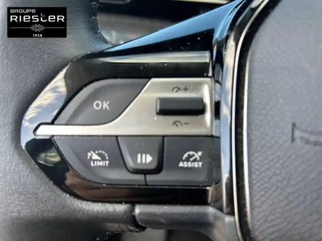 Peugeot 308 sw phev 180 e-eat8 — photo 17