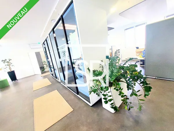 Local professionnel 900 m²