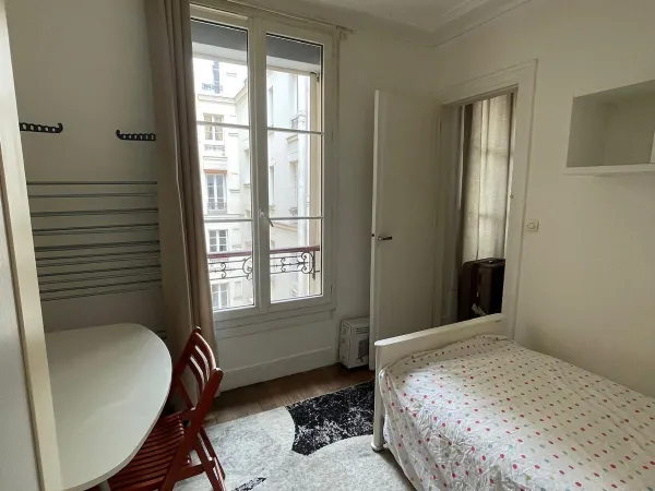 Loue chambre dans appartement en colocation