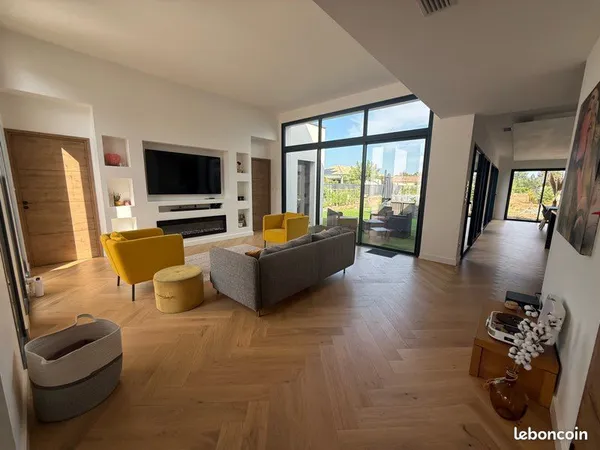 Maison familiale contemporaine de 182 m² - 4 chambres - Terrain de 1 200 m² - Proche du lac de Palou