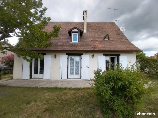 Charmante Maison Périgourdine à Vendre - 4 Chambres et un Jardin