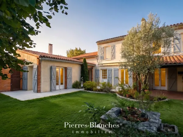 Maison 9 pièces 318 m²