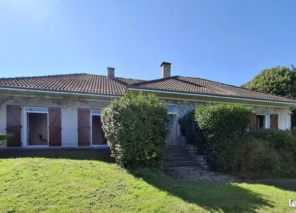 Grande Maison familiale à quelques pas des commerces et des écoles de Aixe Sur Vienne :