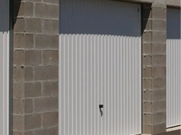 Garage box local
