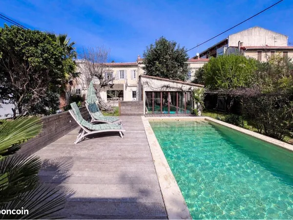 Grande maison meublée de 200m2 avec 5 chambres, jardin et piscine Avignon Saint Ruf disponible jusqu