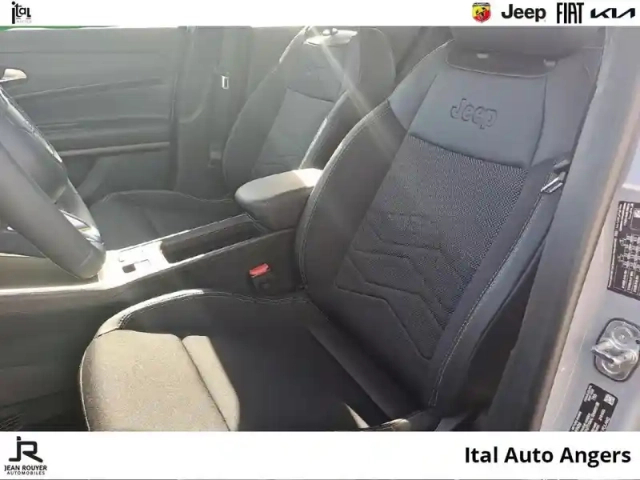 Jeep Avenger 1.2 turbo t3 110ch mhev altitude bvr6 ehybrid — photo 9