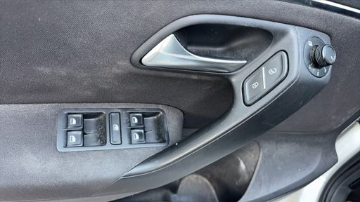 Volkswagen Polo 1.2 TSI 90 - Sportline – 2014 – 142090 km – Essence – Boîte Manuelle — photo 30