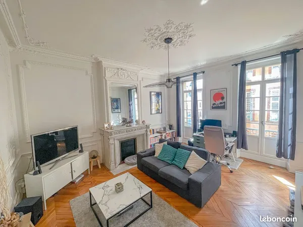 Appartement rénové 82 m² - Charme de l'ancien en centre-ville d'Albi