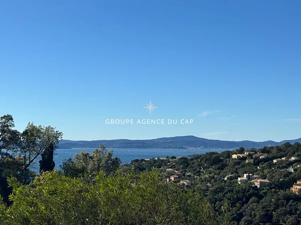A VENDRE VILLA VUE MER GOLFE DE ST-TROPEZ 5 CHAMBRES ANNEXE PISCINE PARKINGS AUX ISSAMBRES