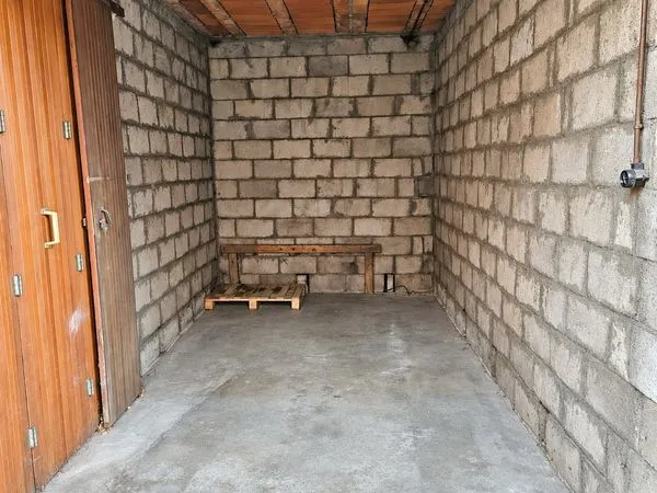 Garage fermé à louer