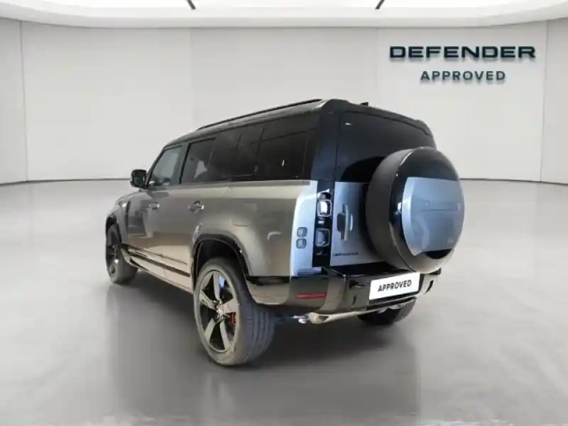 Land Rover Defender 110 2.0 p300e phev x — photo 22