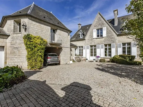 Maison 10 pièces 300 m²