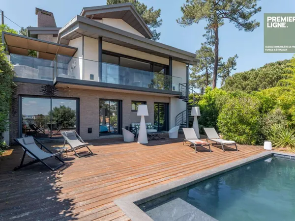 Maison 6 pièces 238 m²