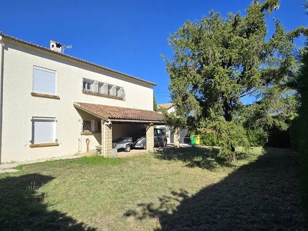 Maison Sh 151 M2 Avec 2 Appartements (T4 + T2) Terrain 583 M2 Clos
