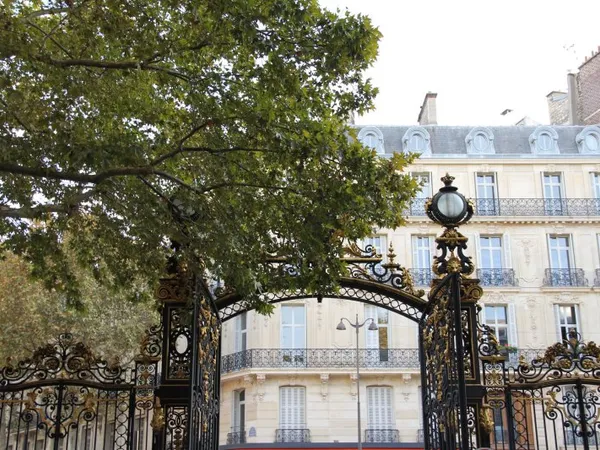 PARIS VIII — Off-Market International Trophy Residence - Confidential Offering