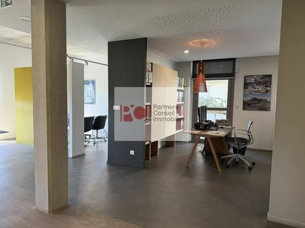 Bureaux 74 m²