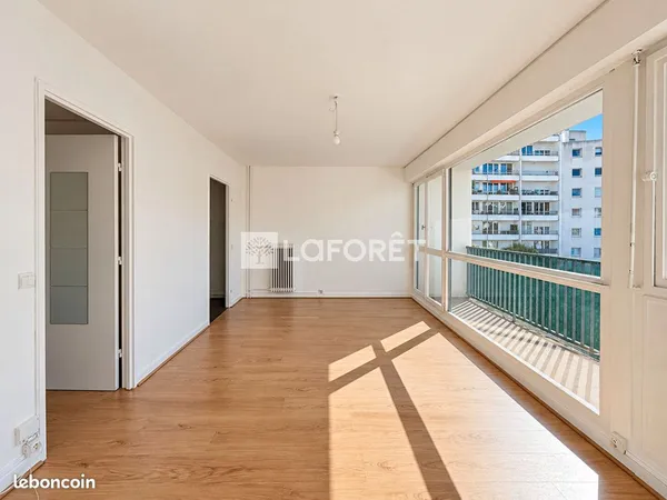 Studio 1 pièce 28 m²