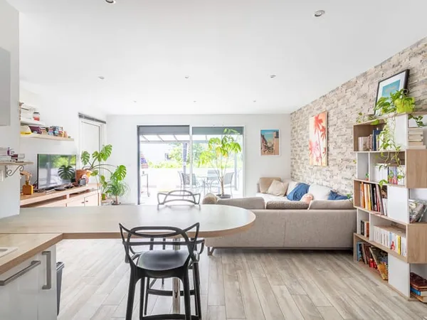 A VENDRE _ Très bel appartement de 68.87 m² avec jardin et terrasse , et garage proche mer à Carry-l