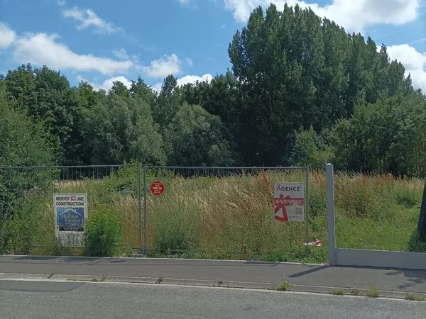Terrain 2422 m²