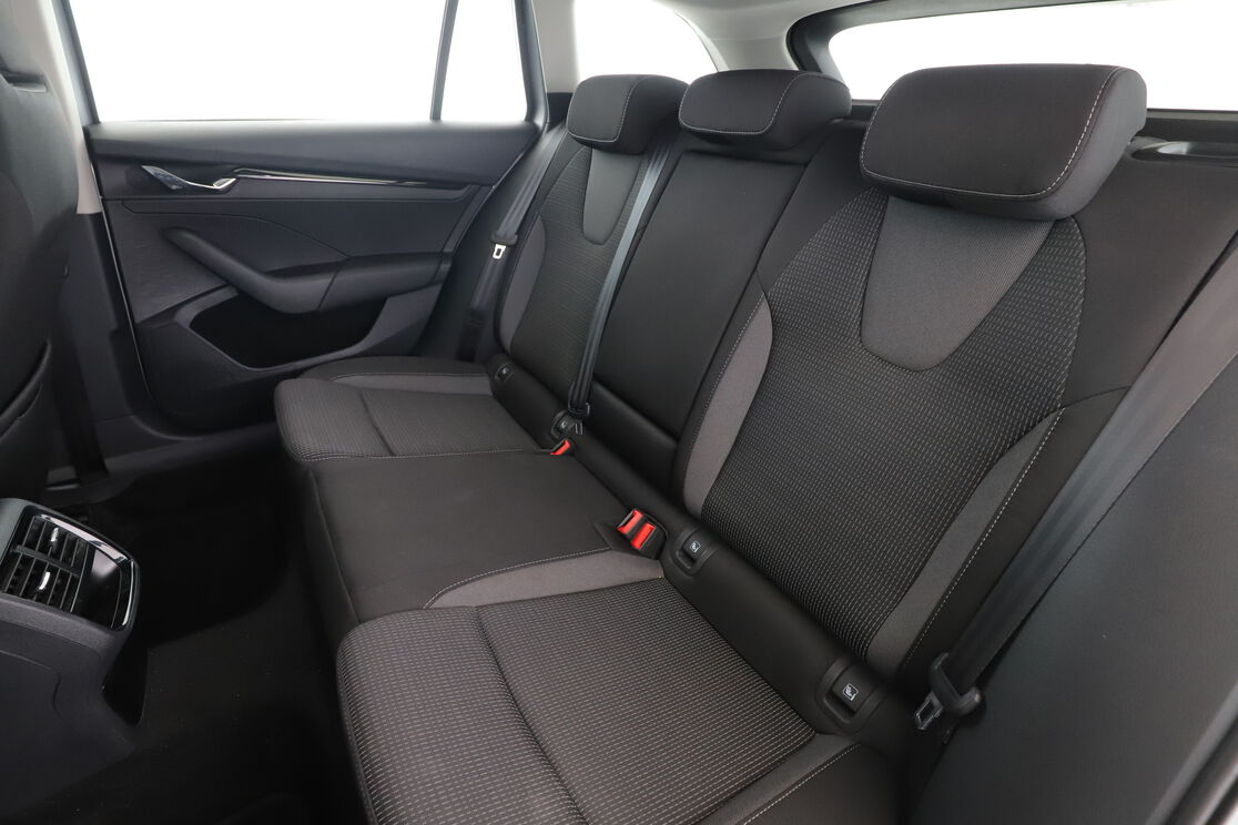 Skoda Octavia Combi 2.0 TDI Ambition DSG7 — photo 13