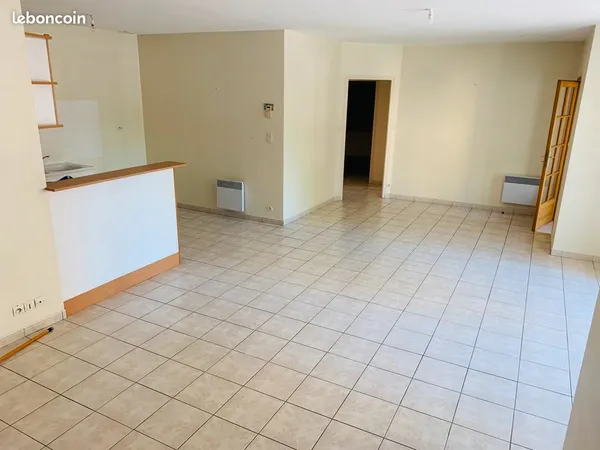 À LOUER - GRAND T4 - Environ 102 m² - 3 chambres - POUANCÉ (49240