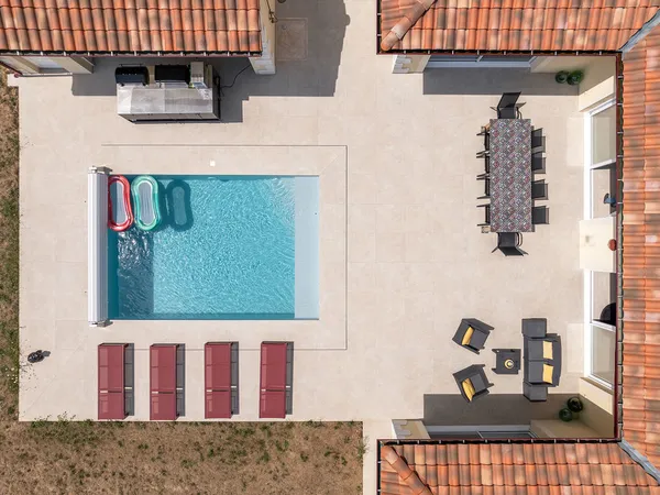 Maison de standing ? Construction 2025 € Piscine