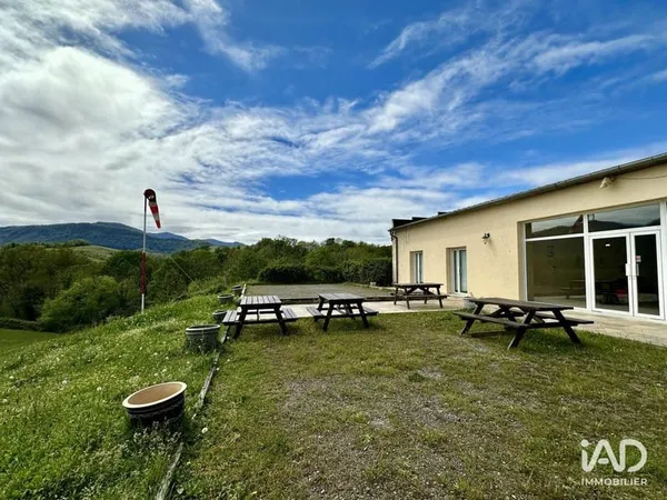 Local commercial 830 m²