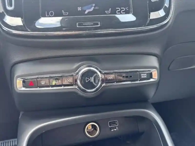 Volvo Xc40 t2 129ch momentum business geartronic 8 — photo 12