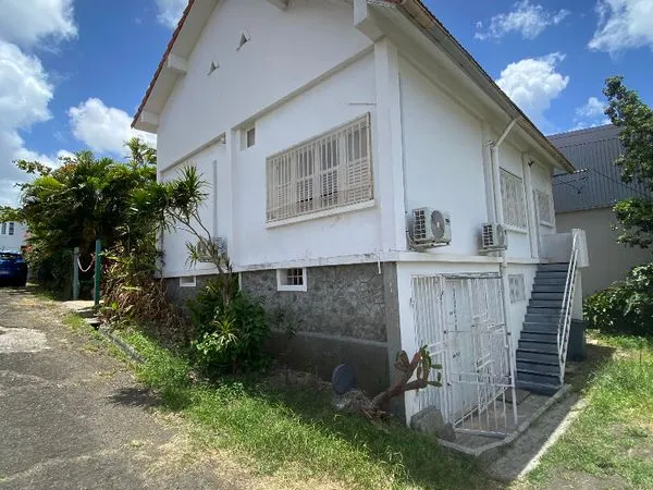 Local 230 m² FORT DE FRANCE