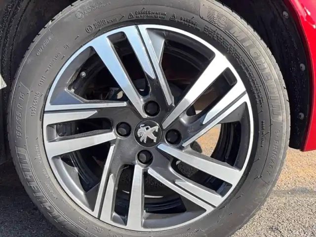 Peugeot 208 puretech 100 s&amp;s bvm6 — photo 10