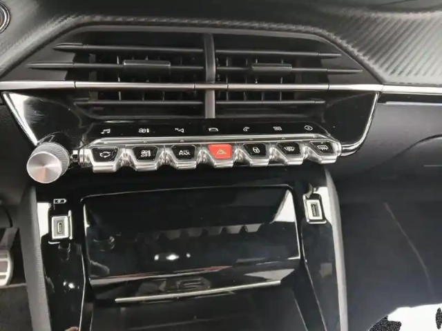 Peugeot 208 electrique 50 kwh 136ch gt — photo 13