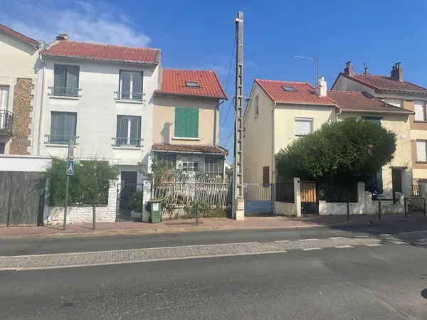 Clamart -Quartier Gare. Ensemble immobilier familial avec jardin et stationnements 150 m² à réinvent