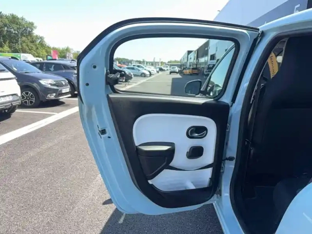 Renault Twingo iii e-tech — photo 23