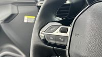 Peugeot 2008 1.2 PureTech 100ch S&S Allure — photo 17