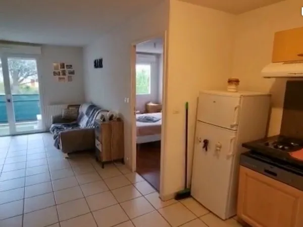 À louer - Appartement non meublé T2 (43m²) lumineux avec balcon, parking et ascenseur