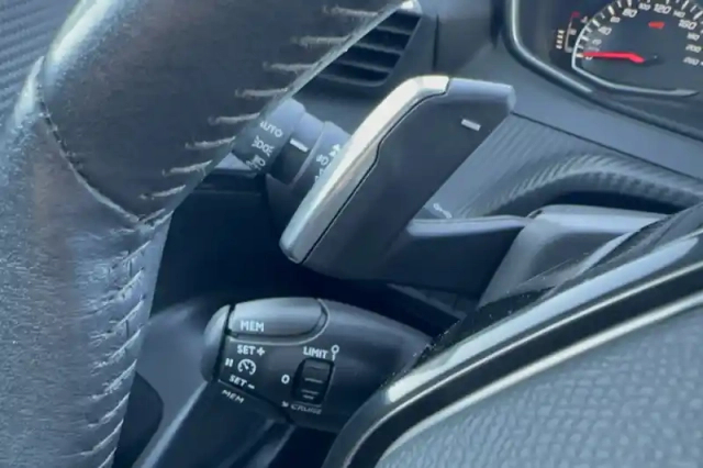 Peugeot 2008 puretech 130 s&amp;s eat8 — photo 23