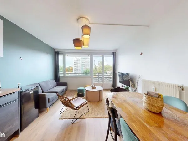 Chambre 7 pièces 130 m²