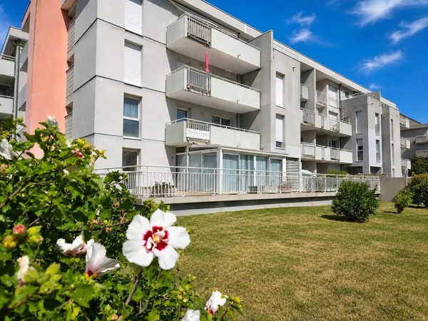 Appartement 3 pièces de 78 m² - Terrasse exceptionnelle de 45 m² et véranda de 20 m²